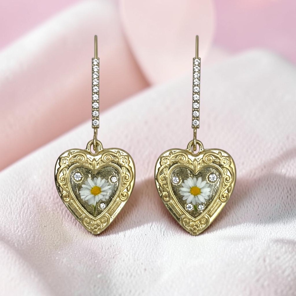 Betsey Johnson Gold Tone Daisy Flower Heart Dangle Earrings Rhinestone Crystals